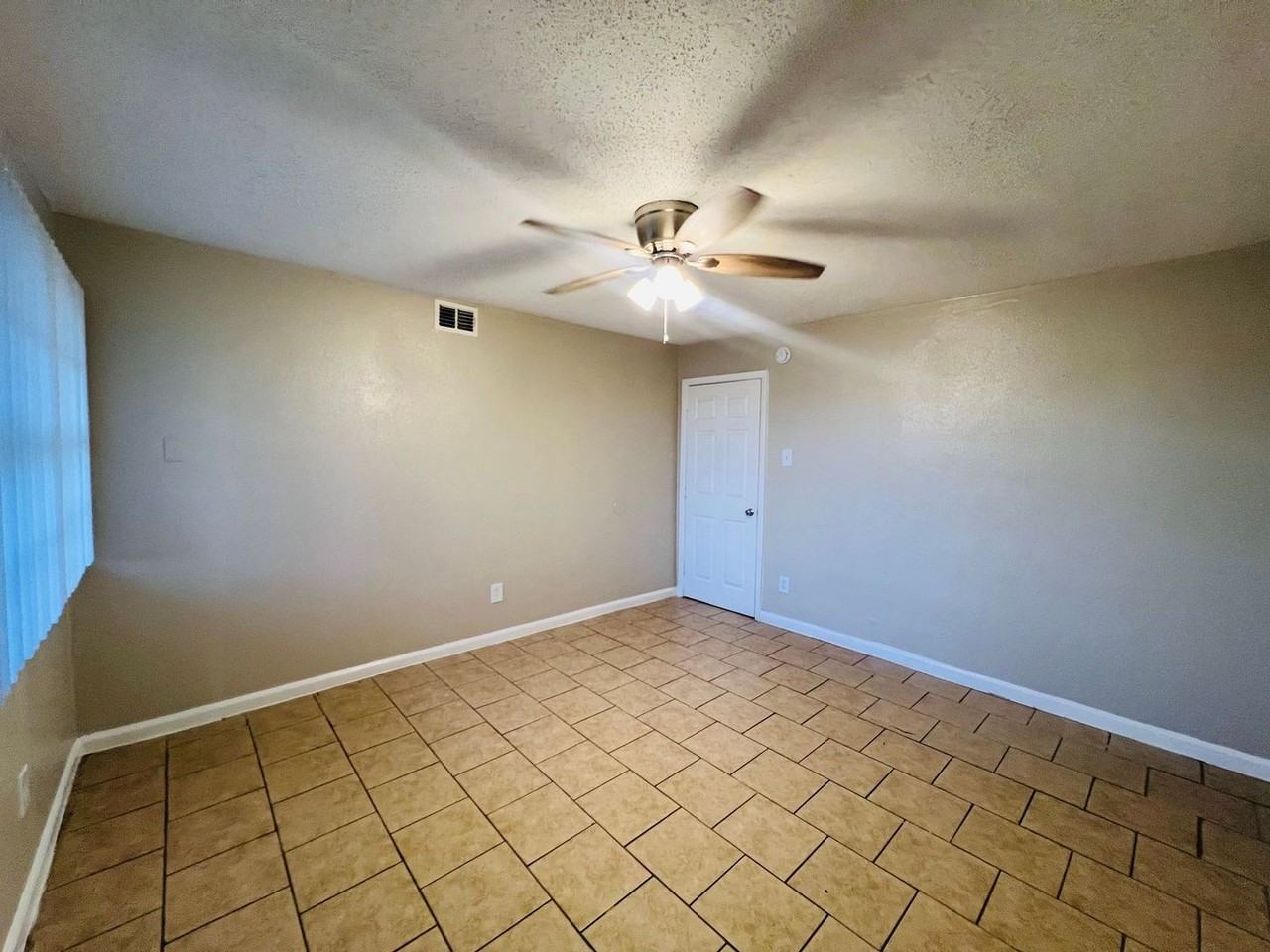 Spanish Lagos Apartments - Photo 5 of 15