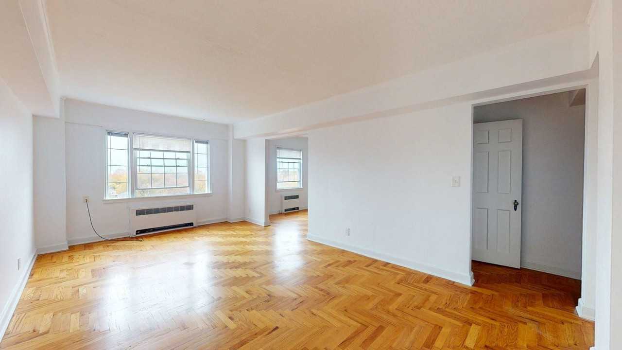 Lakemore Apartments - Photo 4 of 42