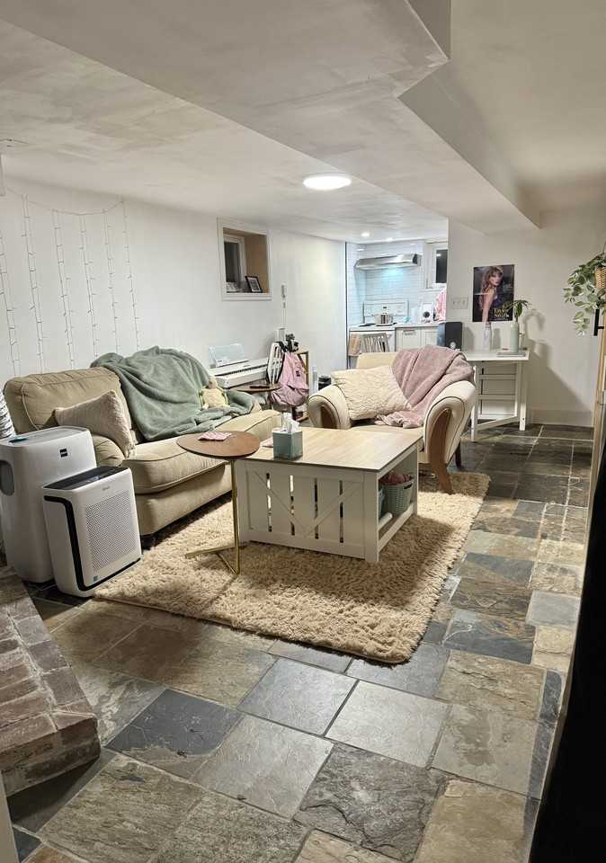 20 #basement Linnsmore Crescent - Photo 7 of 9