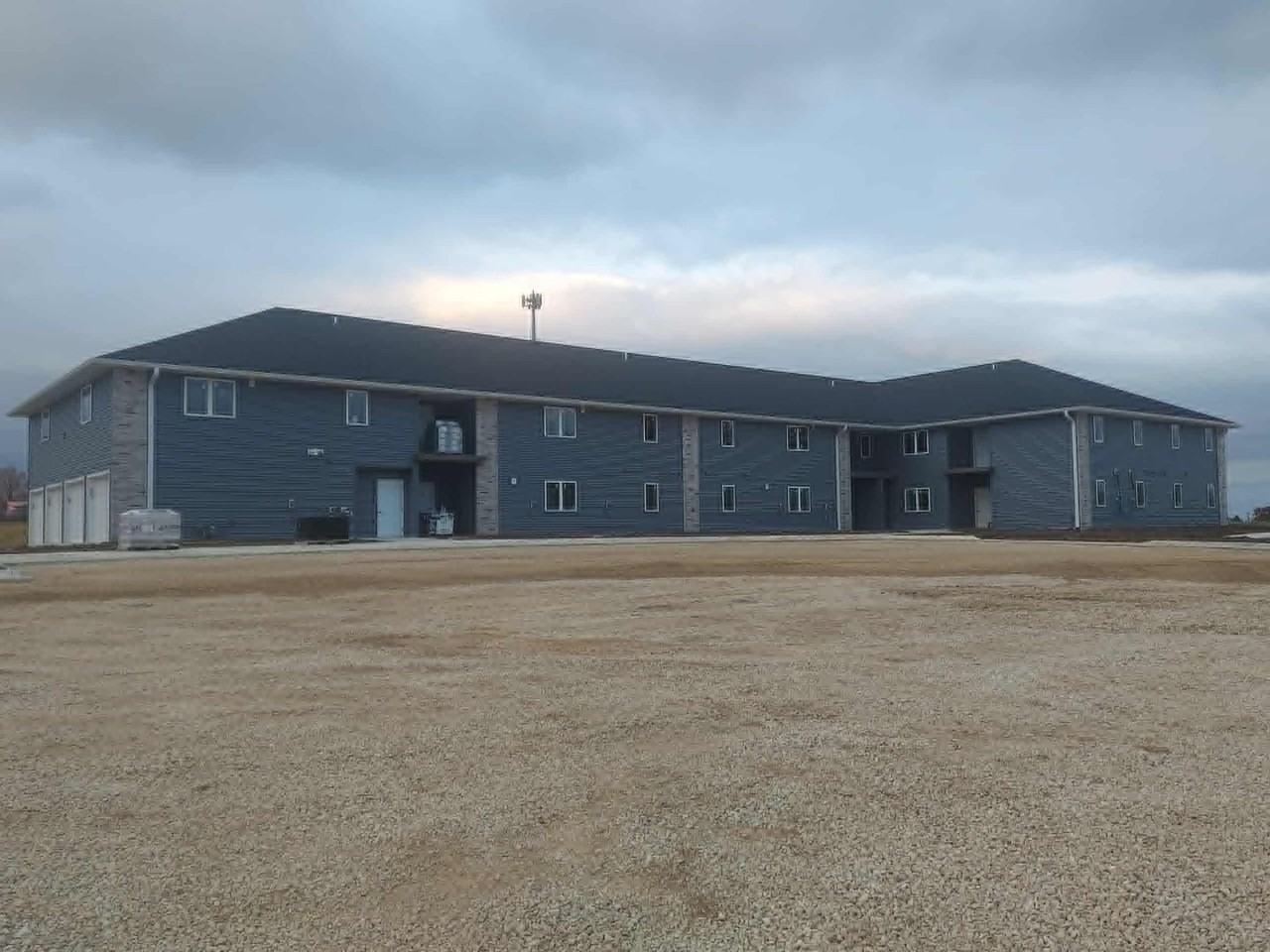 Q4 Rentals - 102 8th Ave SW - Photo 2 of 17