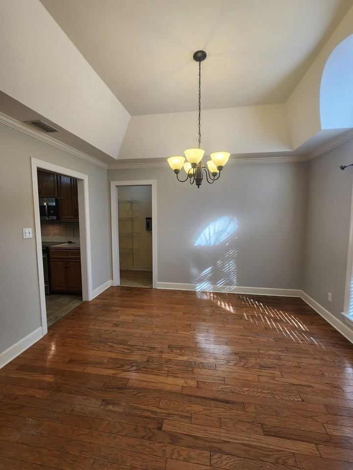 4610 Foxborough Ave - Photo 2 of 18