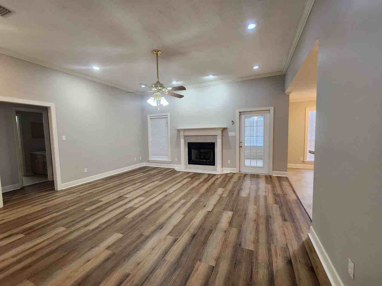 4610 Foxborough Ave - Photo 3 of 18