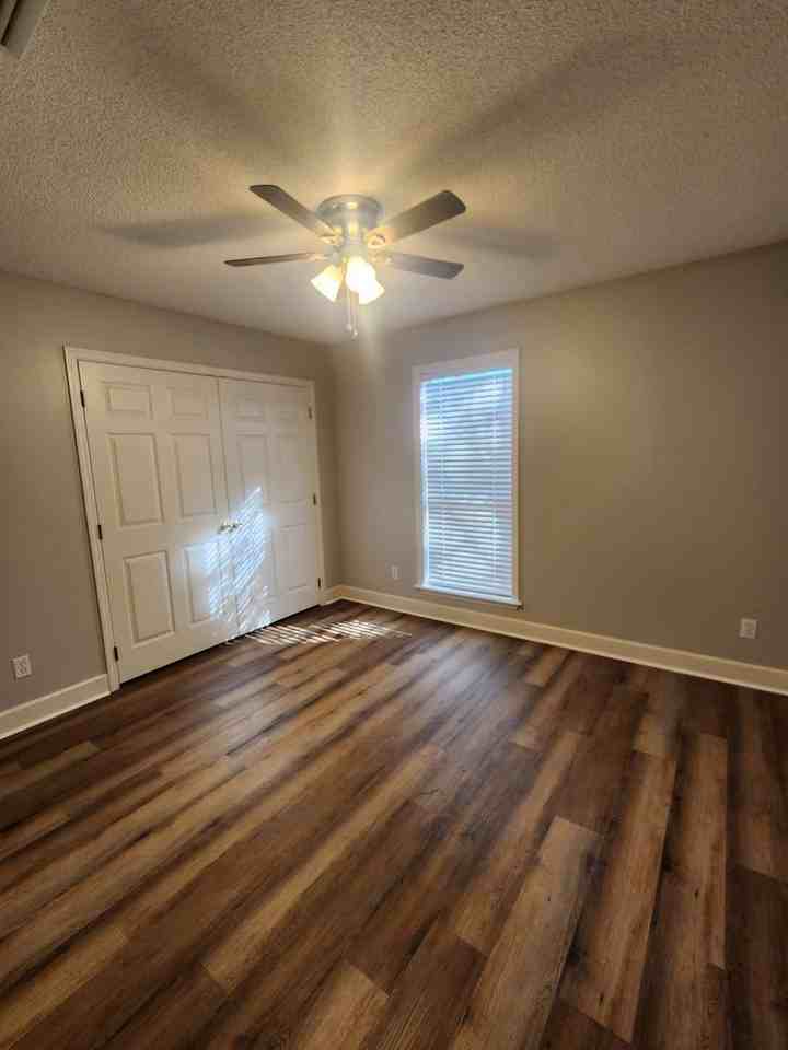 4610 Foxborough Ave - Photo 4 of 18