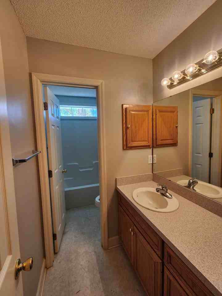 4610 Foxborough Ave - Photo 6 of 18