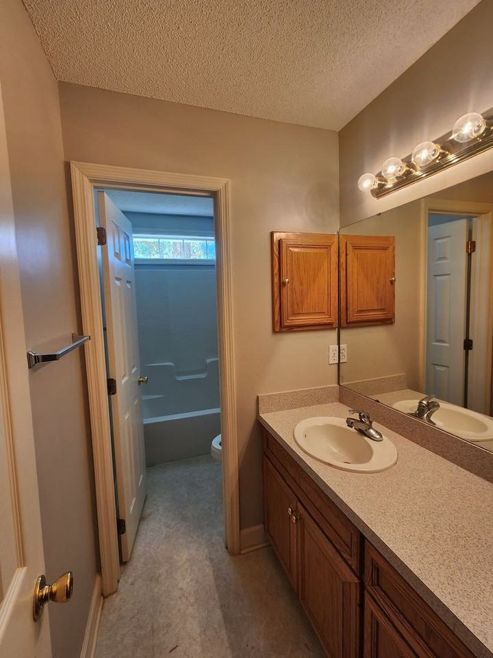 4610 Foxborough Ave - Photo 7 of 18