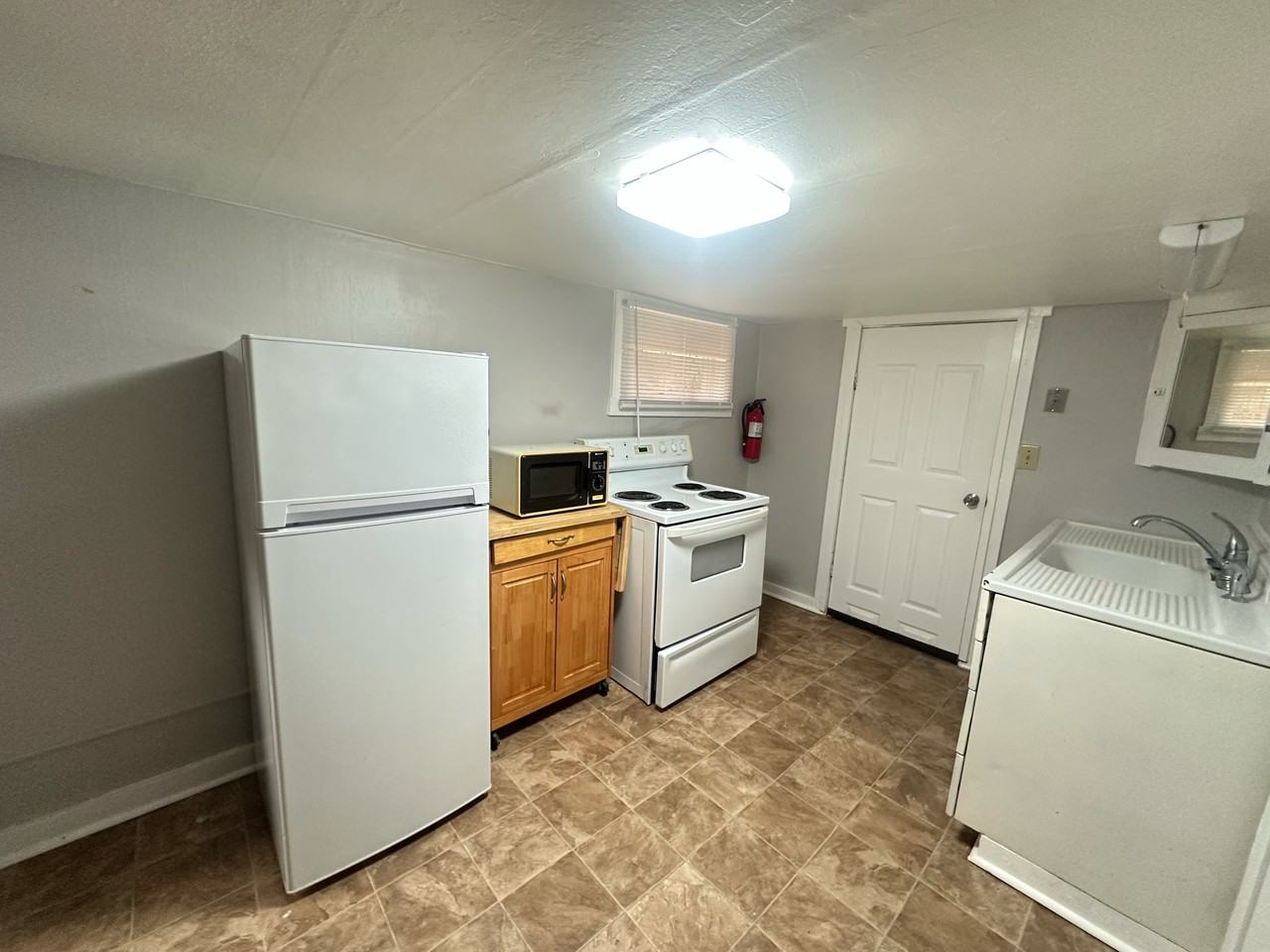 821 S 4th Ave #3 - Photo 3 of 5