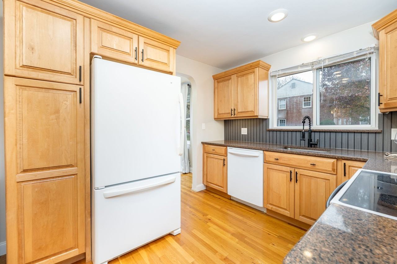 43 Arnold Way #43 - Photo 3 of 18