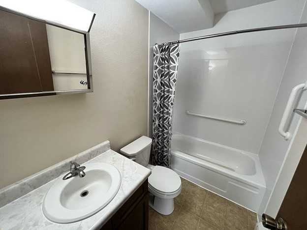 901 18th St #3 - Photo 4 of 8