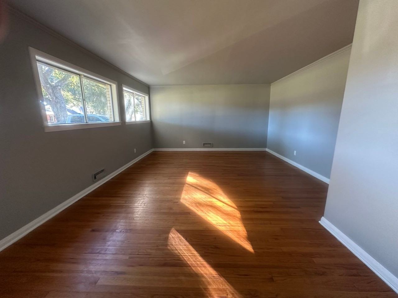 1917 20th Street - Photo 4 of 11