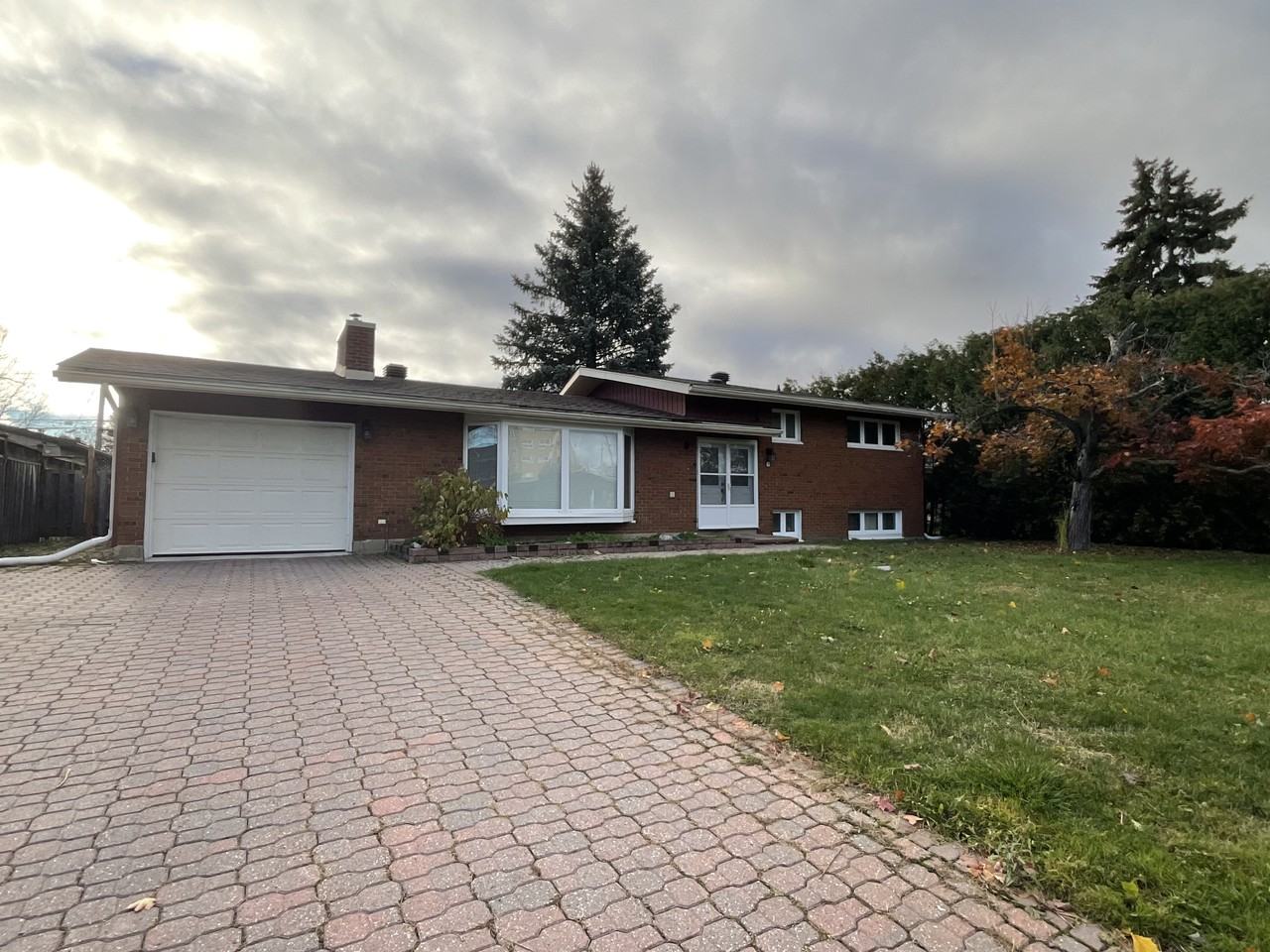 8 Wigan Drive - Photo 2 of 29