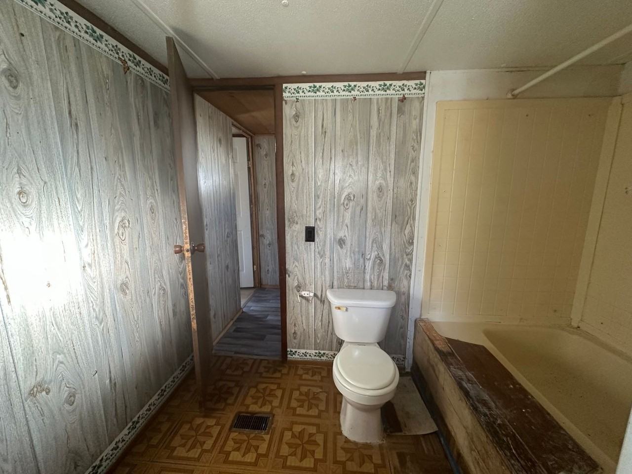 450 Harmon Lane - Photo 4 of 15