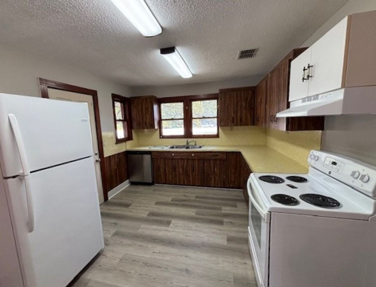 8469 Cobb Rd - Photo 2 of 28