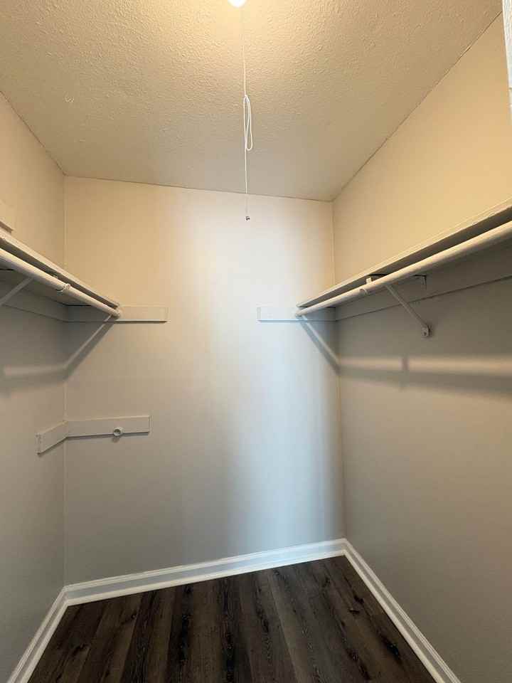 7420 Rockleigh Ave - Photo 3 of 50