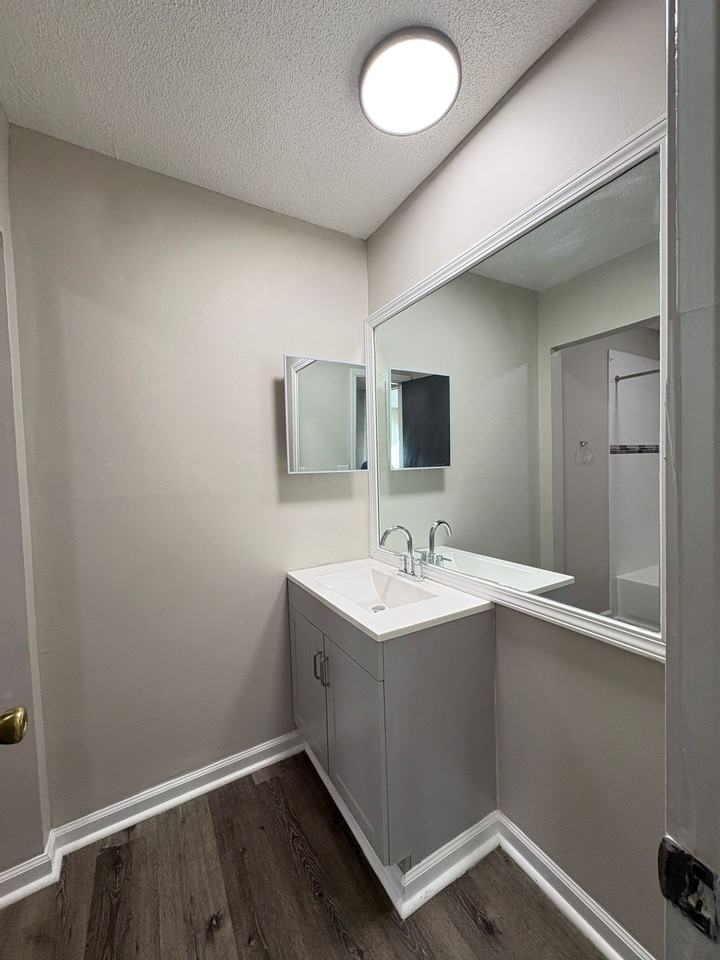 7420 Rockleigh Ave - Photo 6 of 50