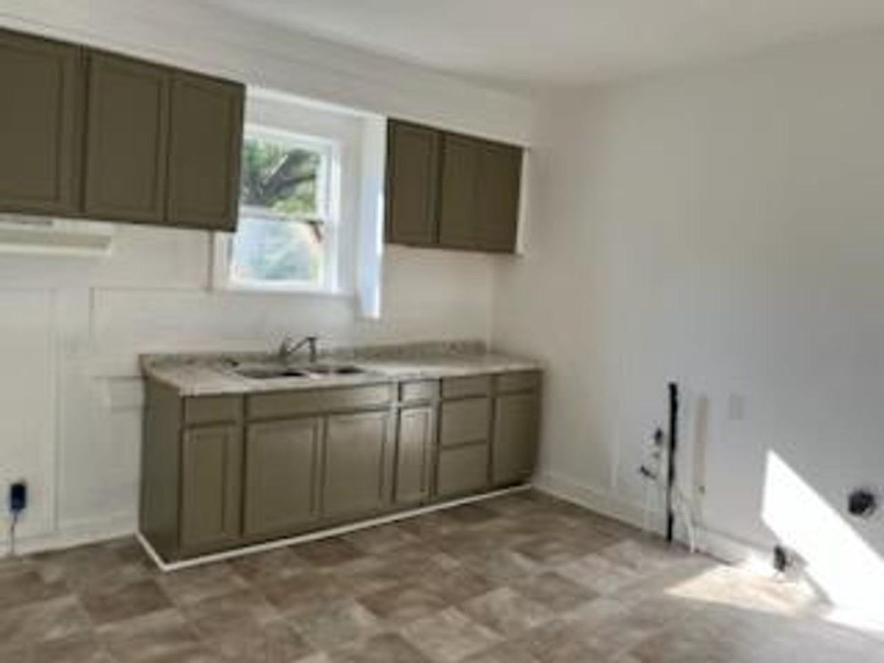 1737 Scott St - Photo 2 of 5