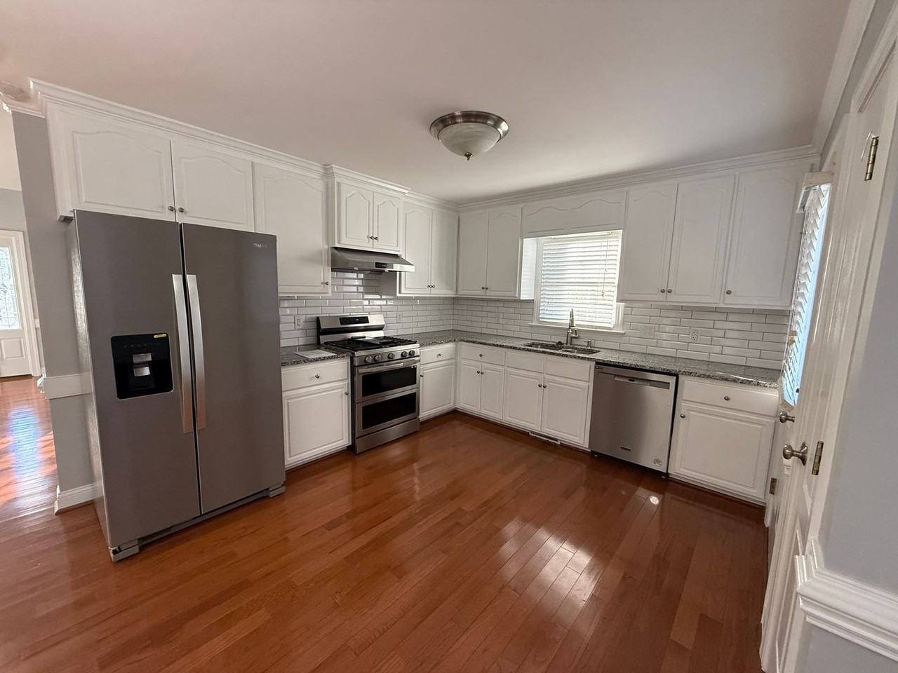 3704 Warwick Pl - Photo 6 of 24