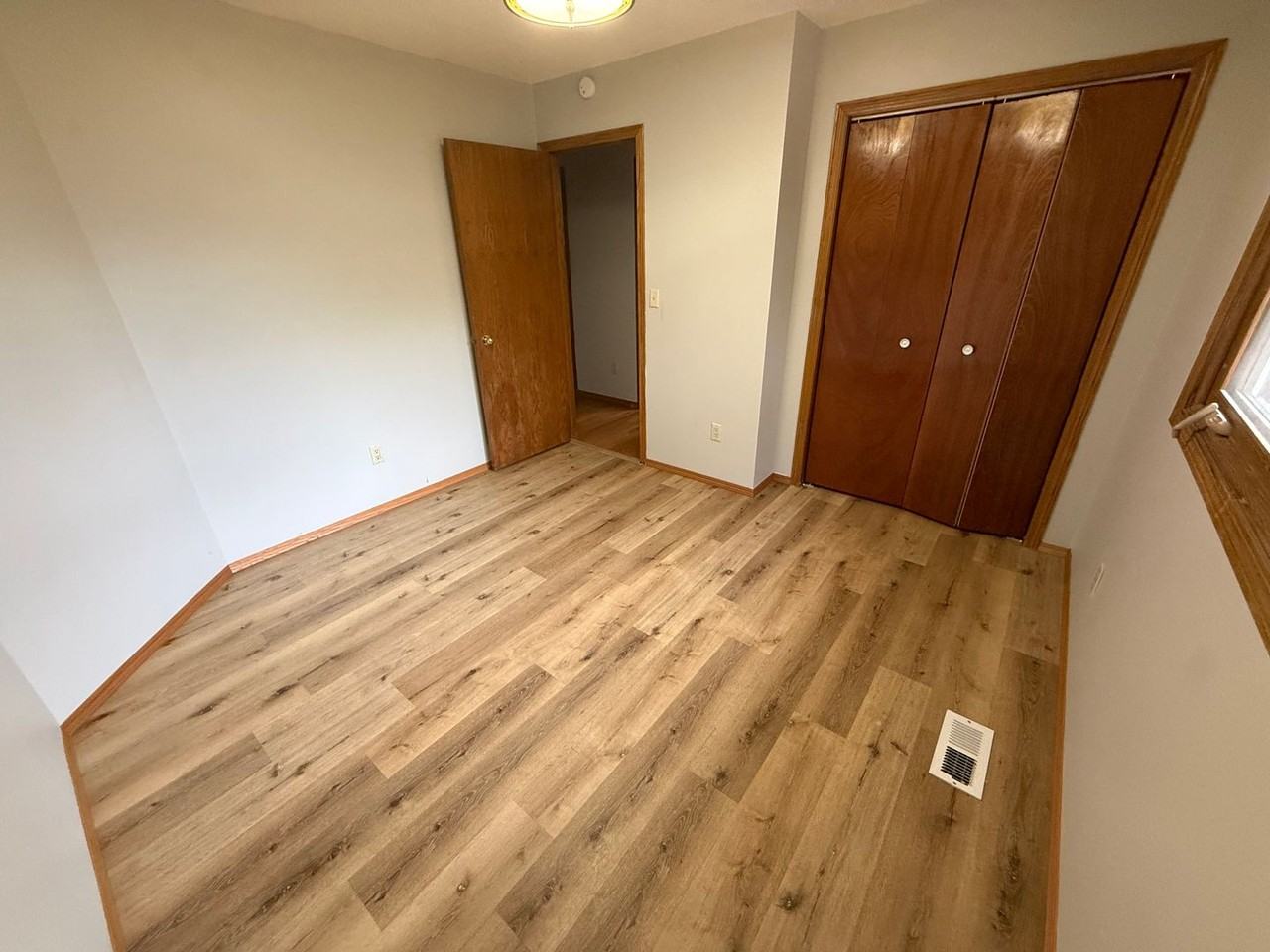 2601 South Ascot Avenue - Photo 3 of 17