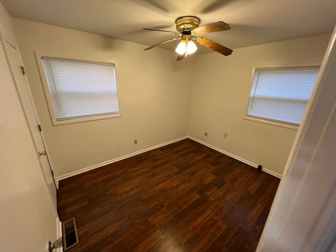 312 S Zetterower Ave #5 - Photo 3 of 16