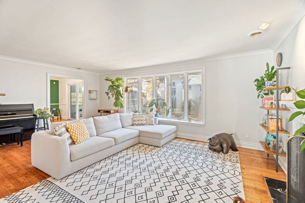 275 Crocus Avenue - Photo 6 of 41