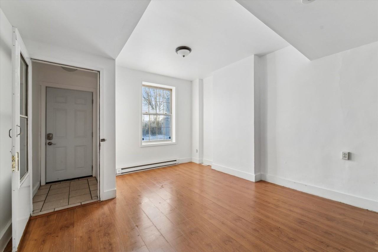 3808 Archer St - Photo 3 of 14