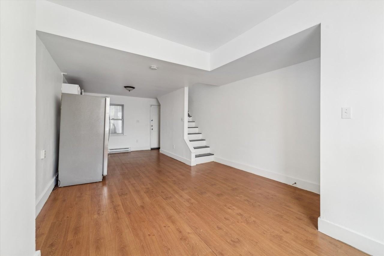 3808 Archer St - Photo 4 of 14