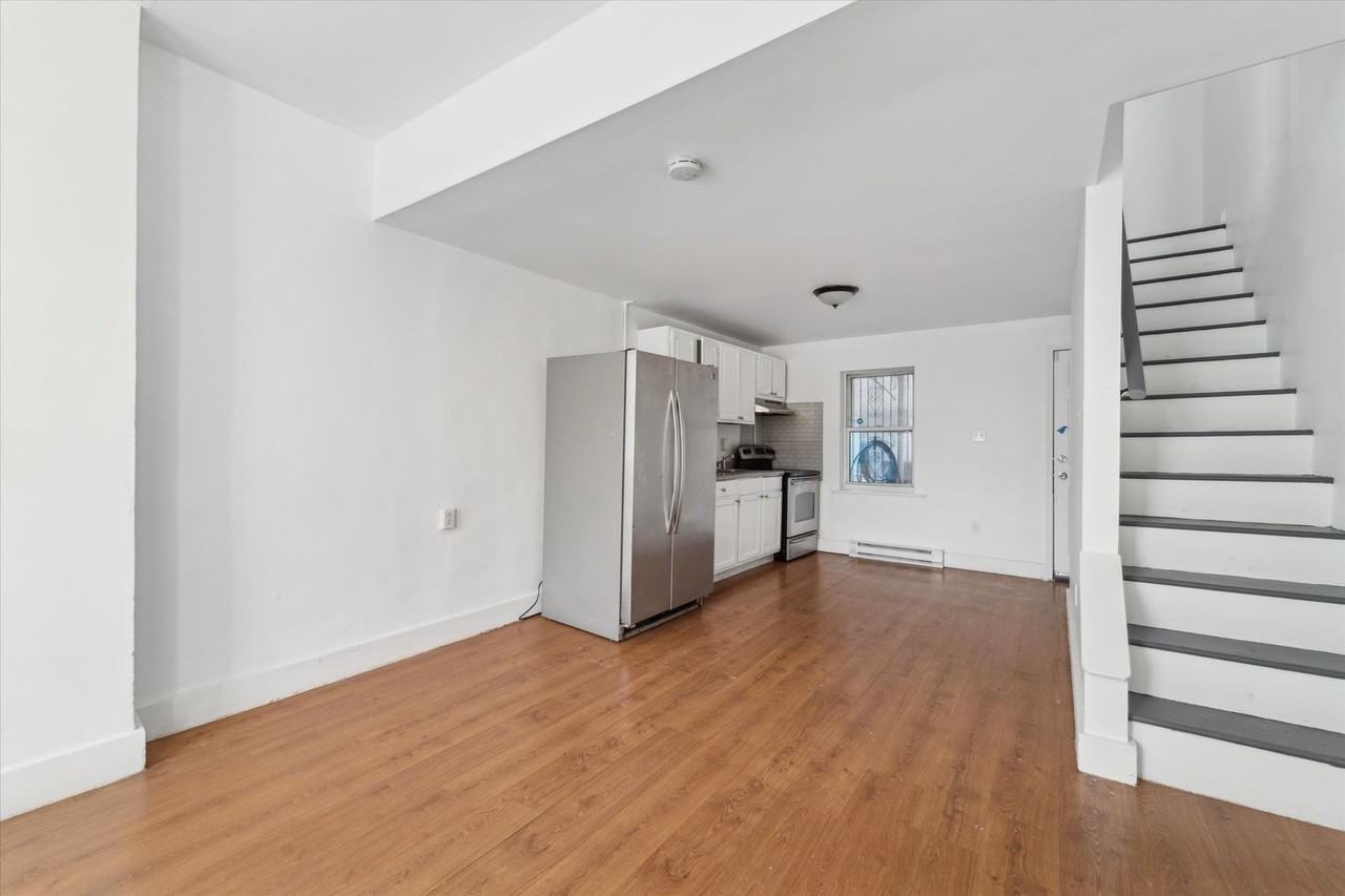 3808 Archer St - Photo 5 of 14