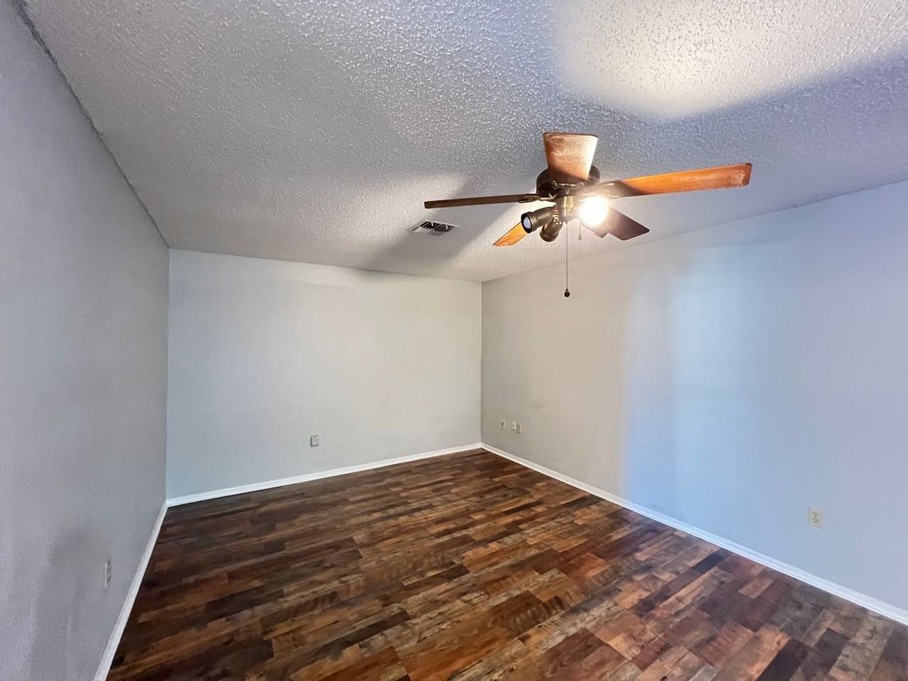 203 Fernwood Street - Photo 4 of 22