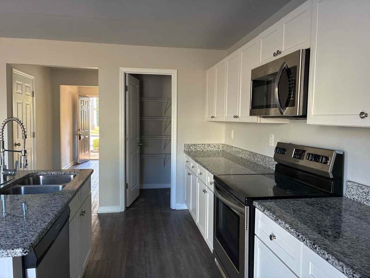 305 Nutwood Trace - Photo 4 of 19