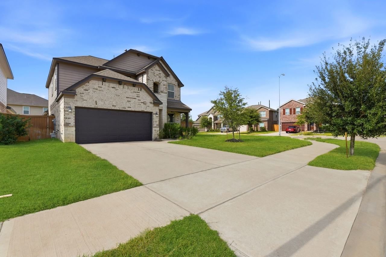 5102 Brookshire Pass Dr - Photo 2 of 45