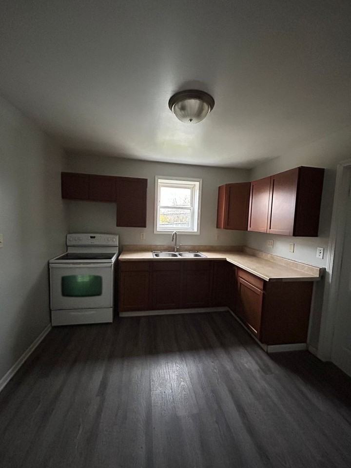 105 West Emeline St - Photo 2 of 22