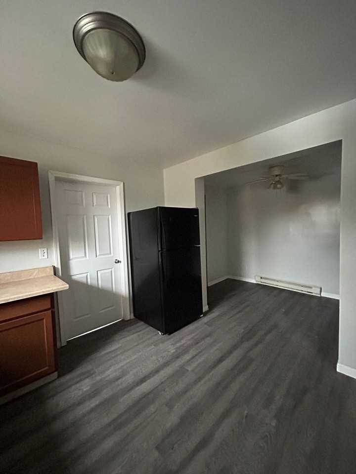 105 West Emeline St - Photo 3 of 22