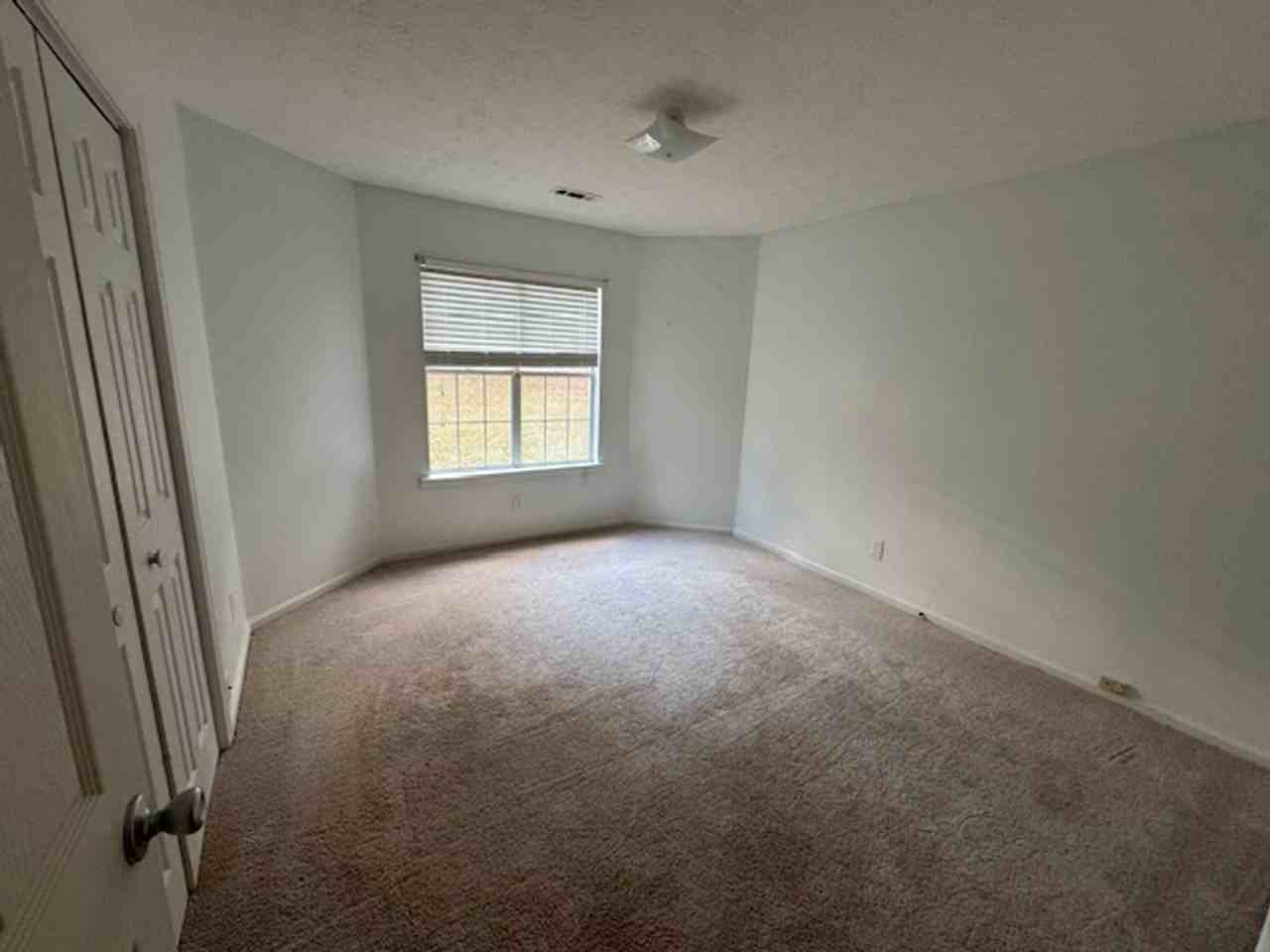 482 Bolee St - Photo 4 of 10