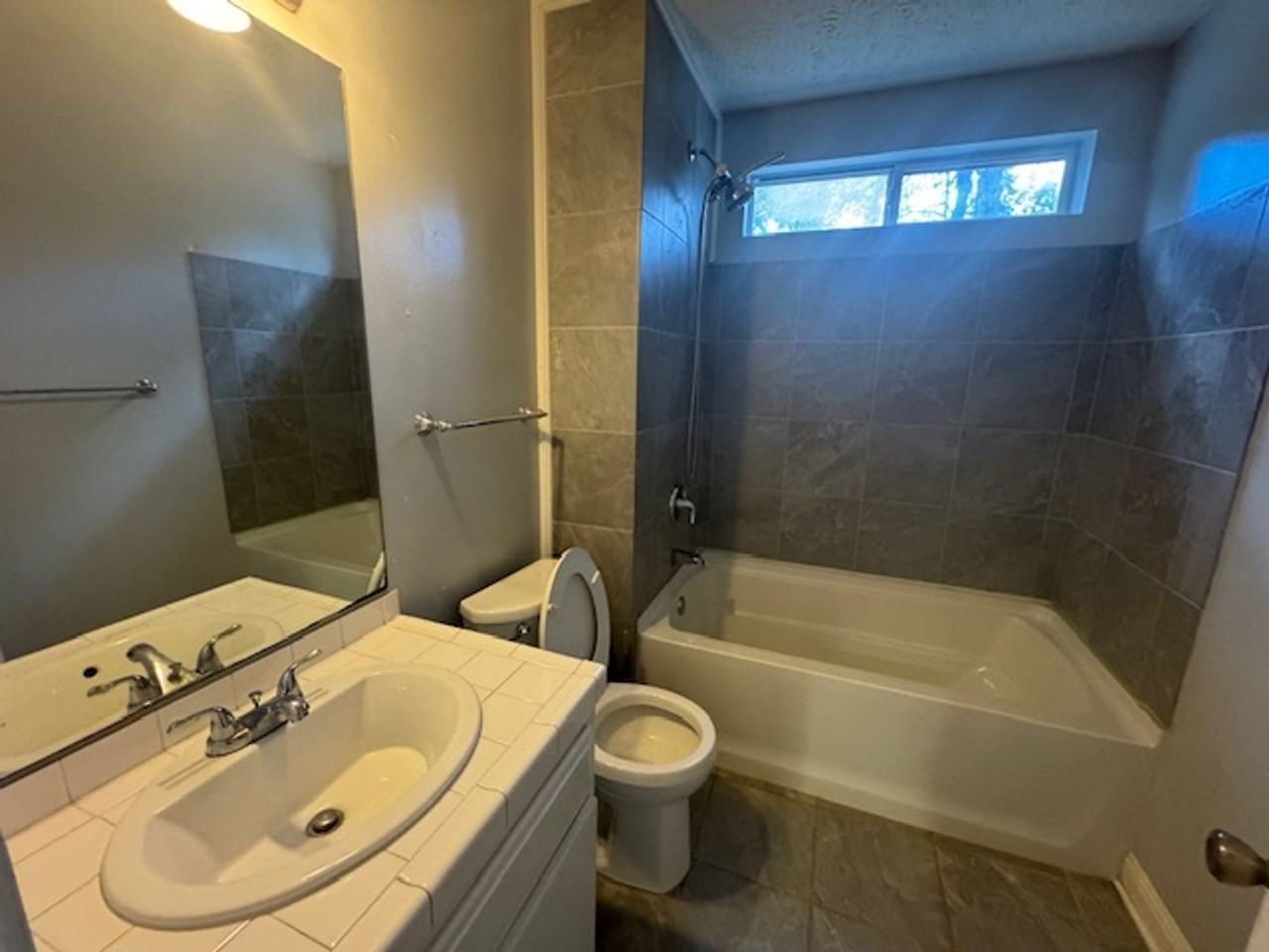 482 Bolee St - Photo 5 of 10