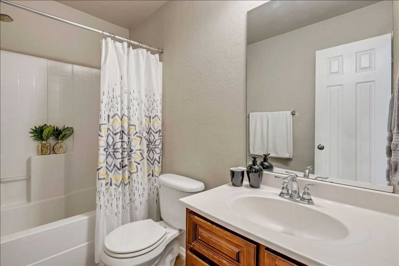 924 Denmark Street - Photo 3 of 25