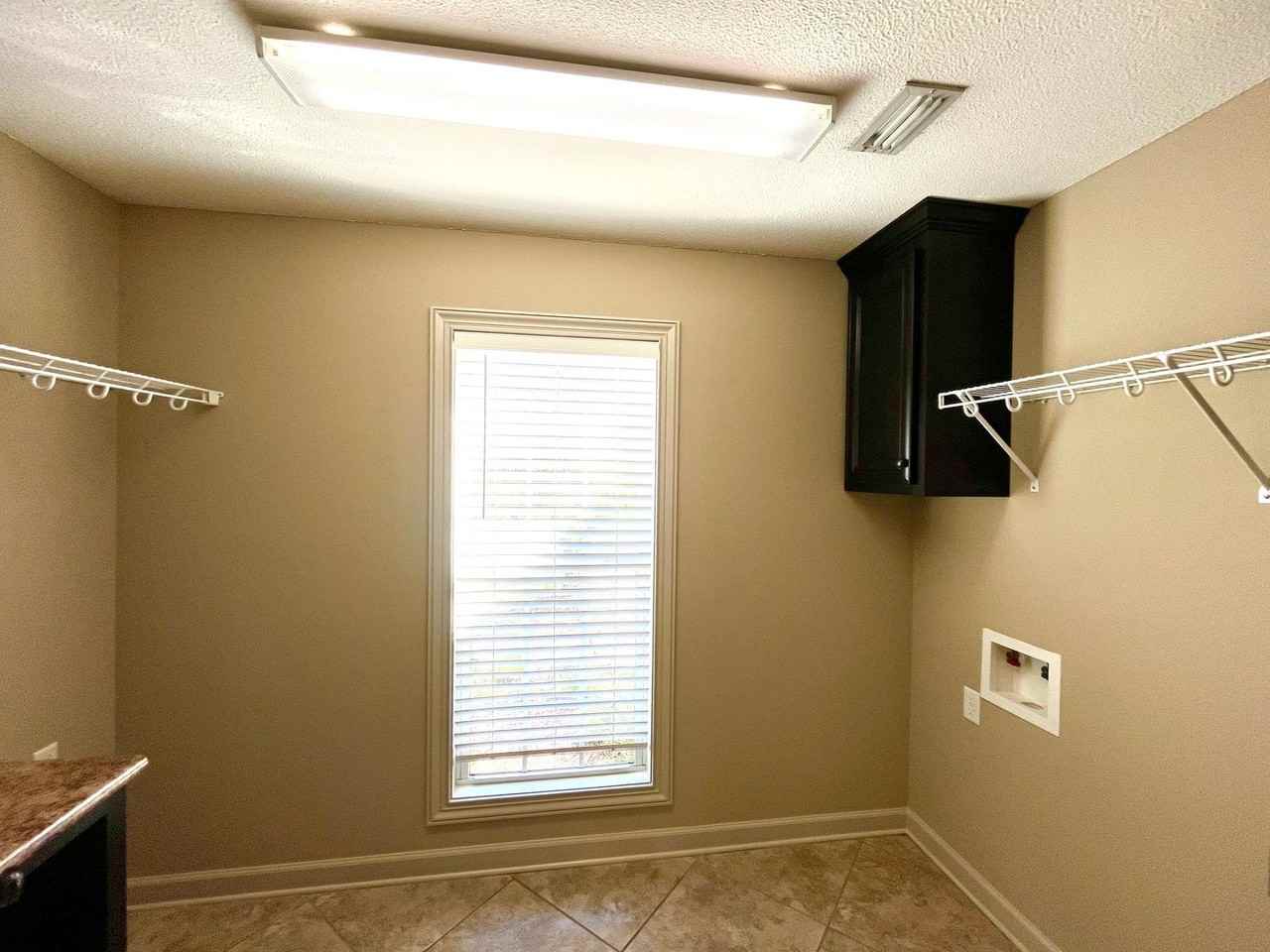 5171 Abbott Cir - Photo 6 of 25