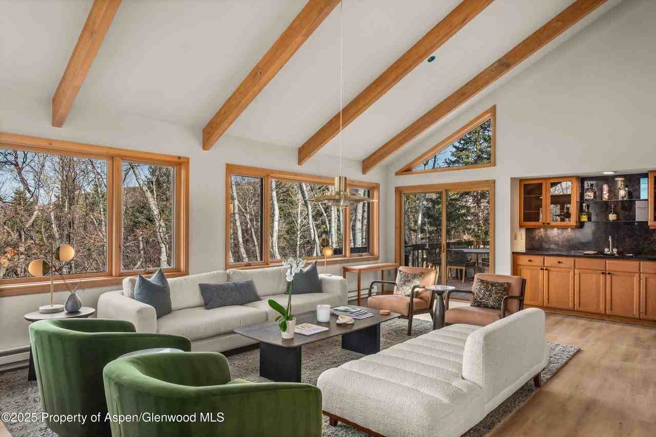 28 Larkspur Ln - Photo 7 of 33