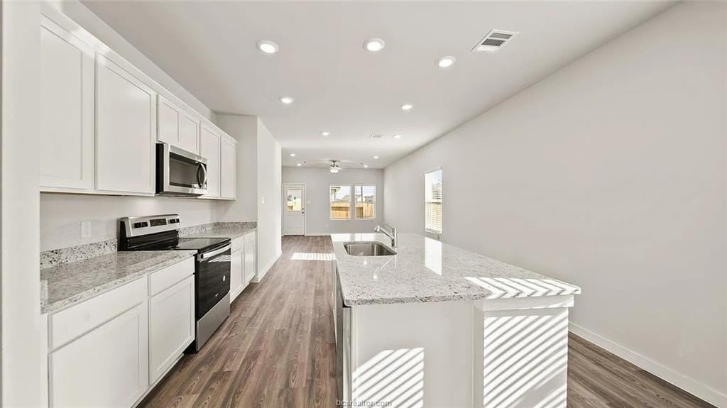 5500 Fox Bluff Dr - Photo 2 of 20