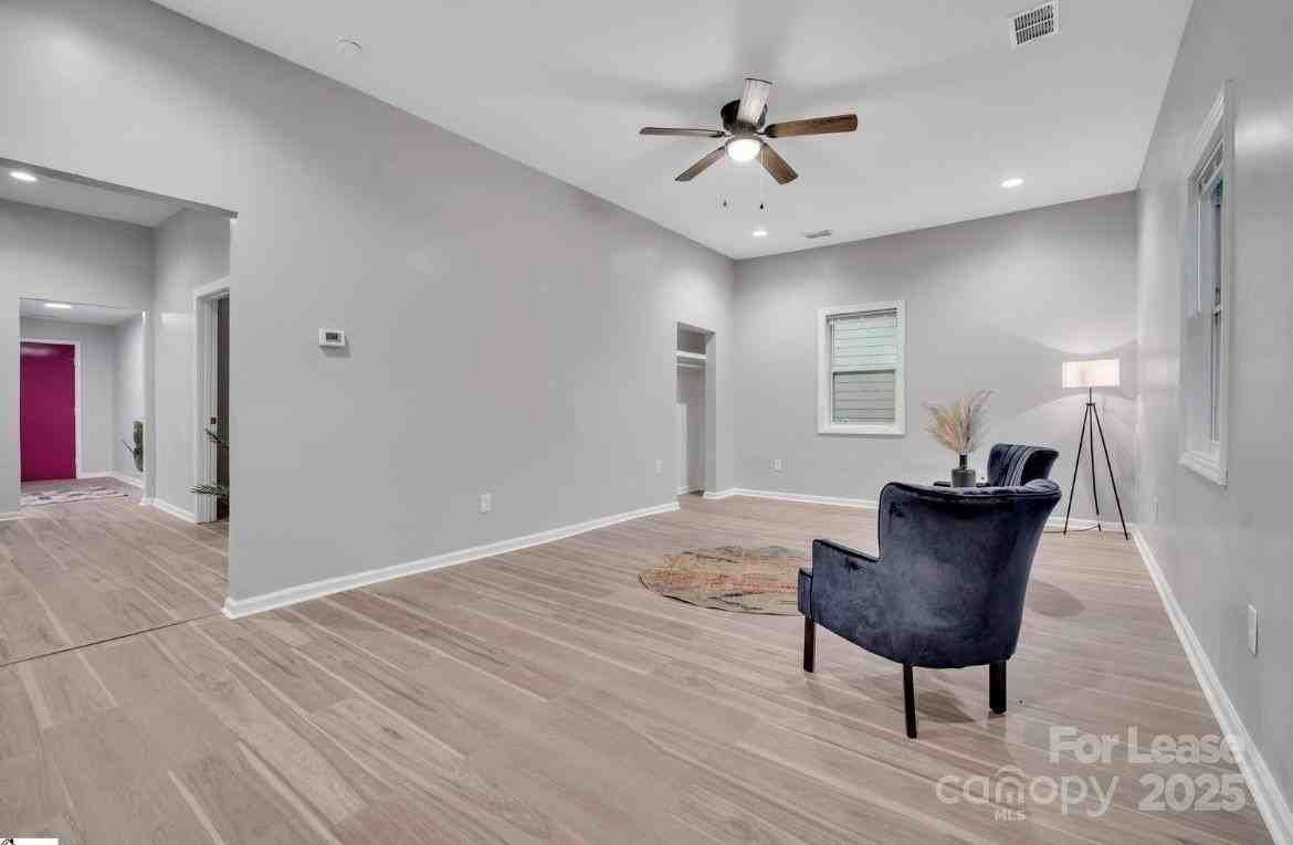 426 Arch St - Photo 2 of 13