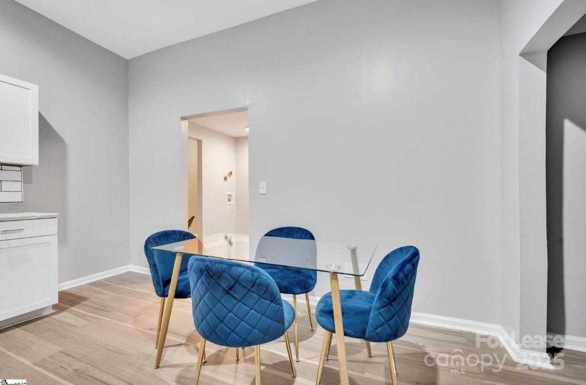 426 Arch St - Photo 4 of 13