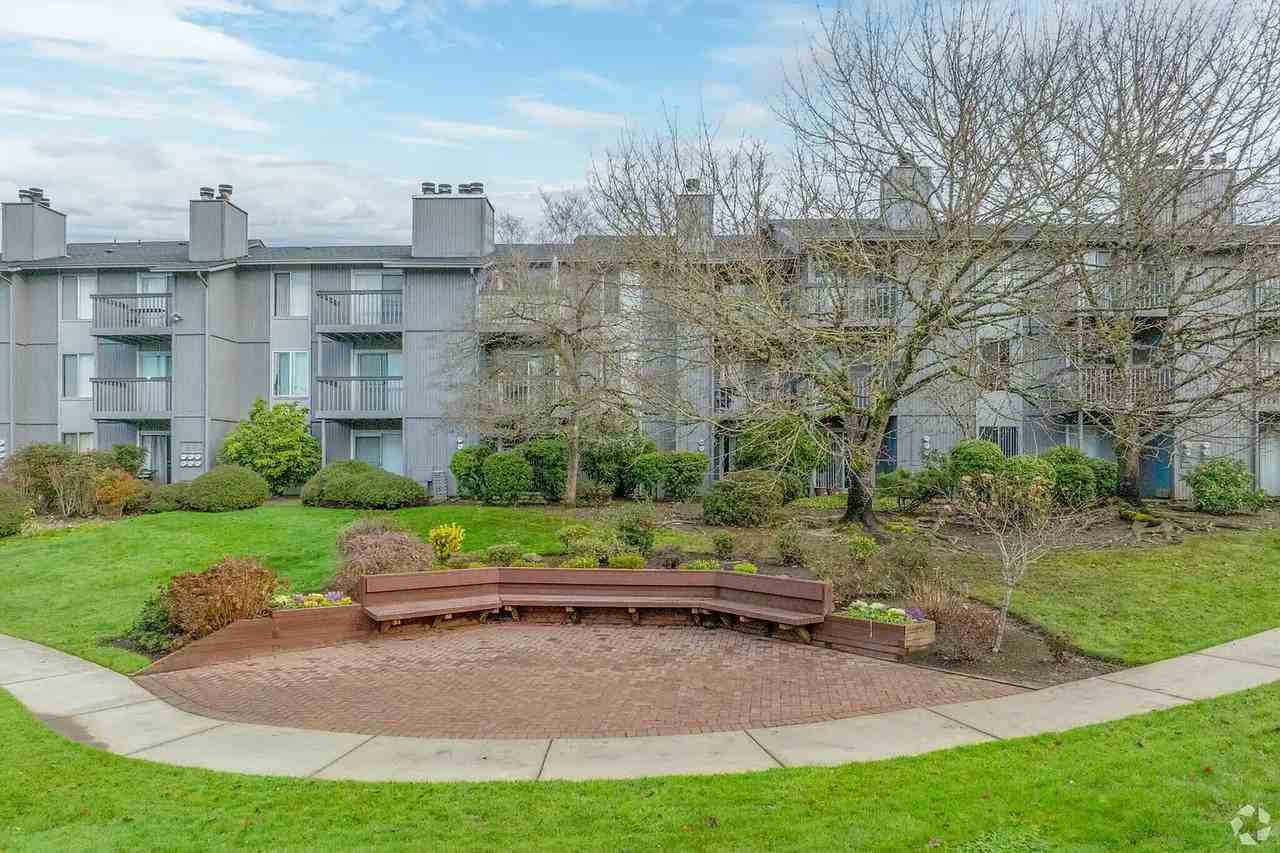 Kentbrook - Photo 7 of 14