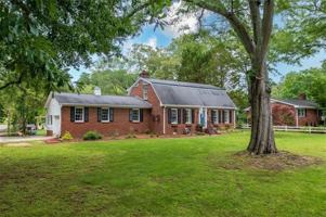 featured image of 227 W Lakeshore Dr