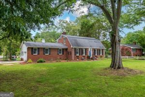 featured image of 227 W Lakeshore Dr