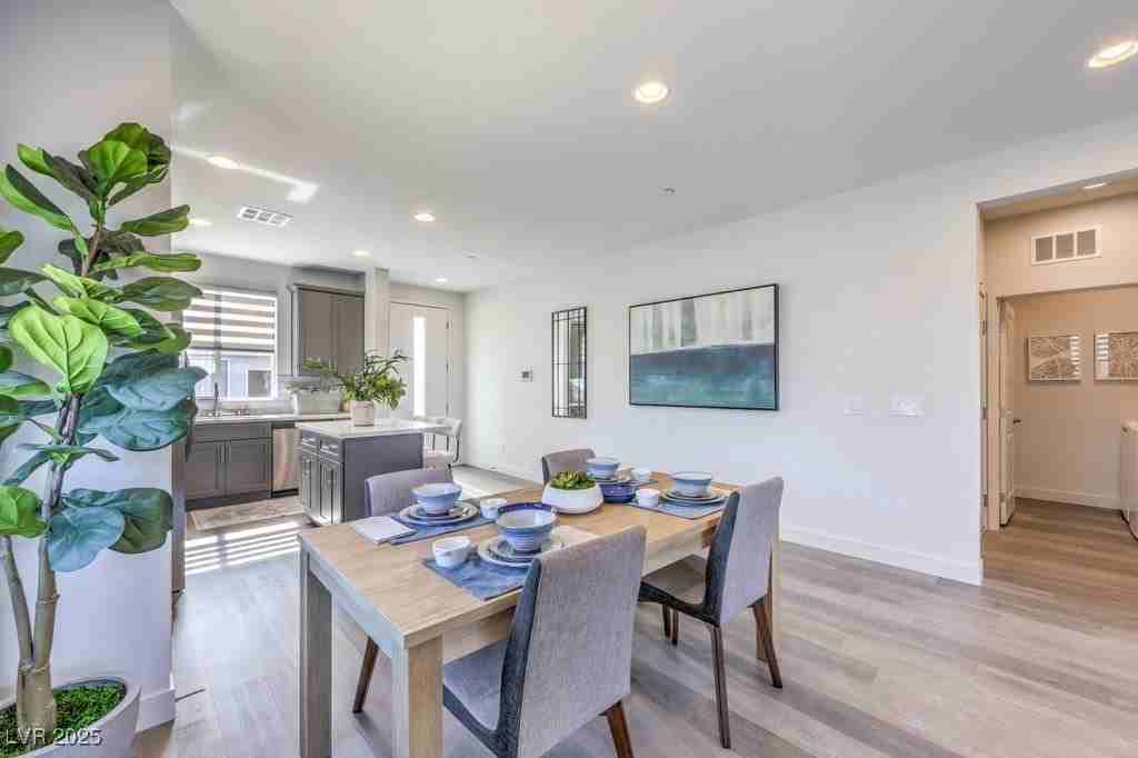 9420 Titania Dawn St - Photo 4 of 21