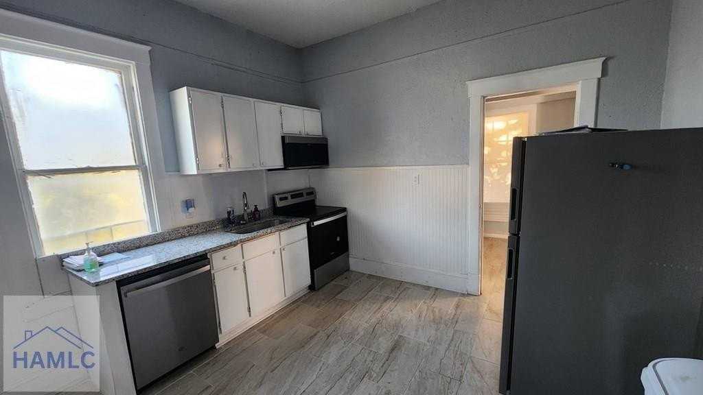 826B E Duffy St - Photo 4 of 6