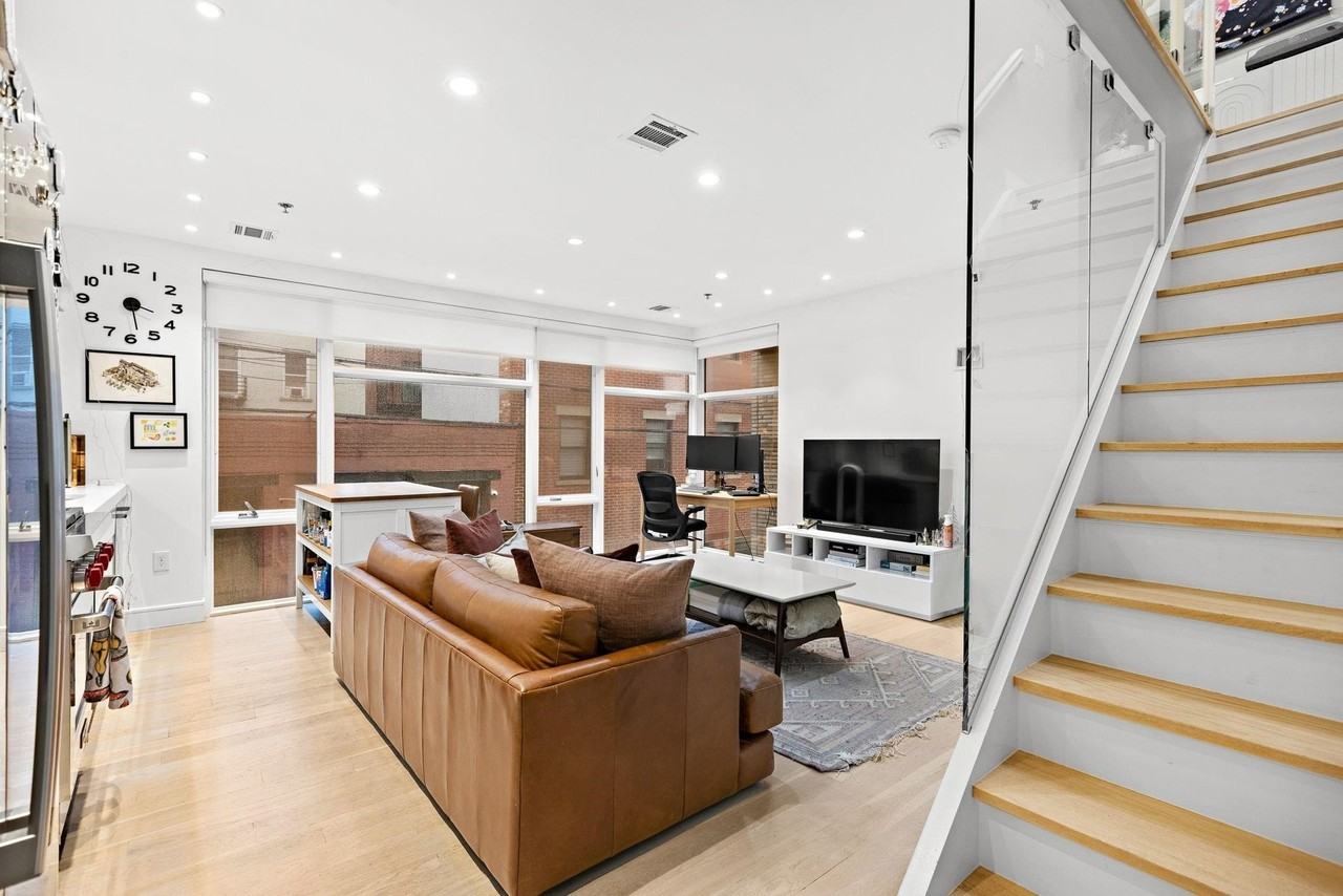 313 Washington Street #7