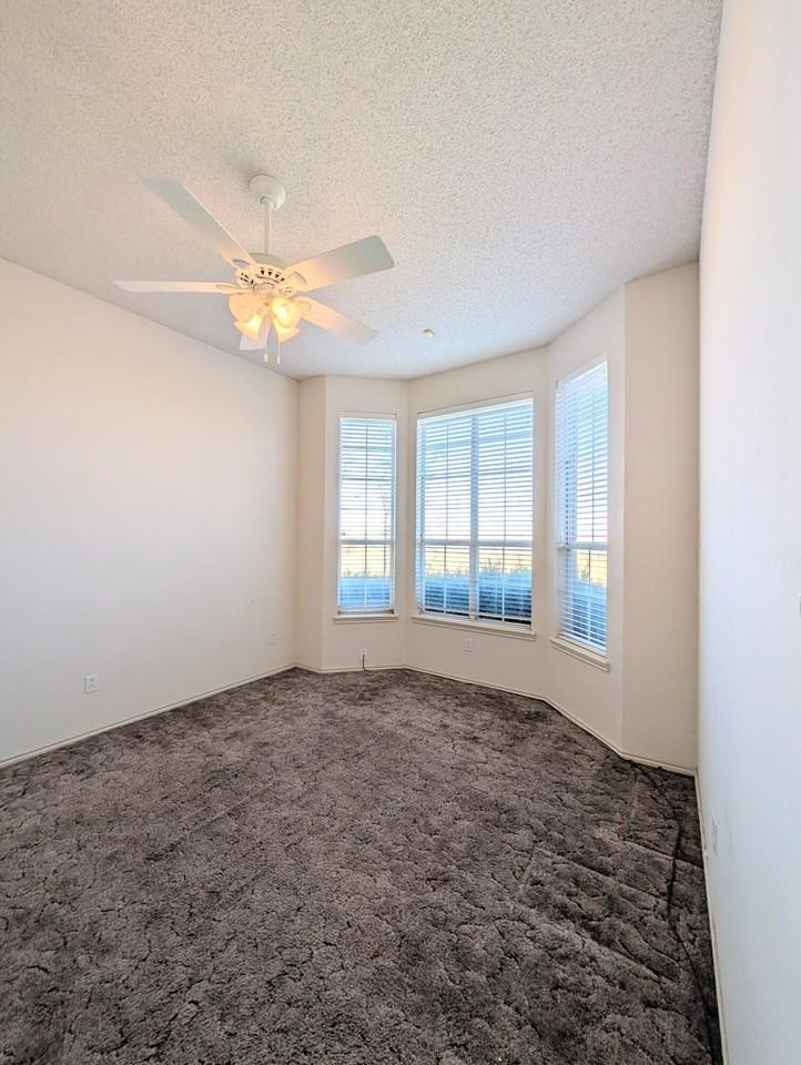 8909 19th St - Photo 3 of 13