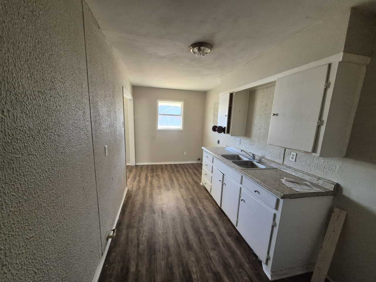 1116 41st St - Photo 4 of 10