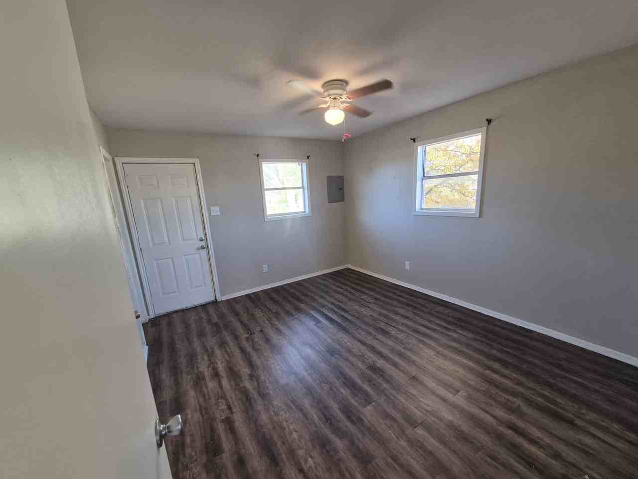 1116 41st St - Photo 6 of 10