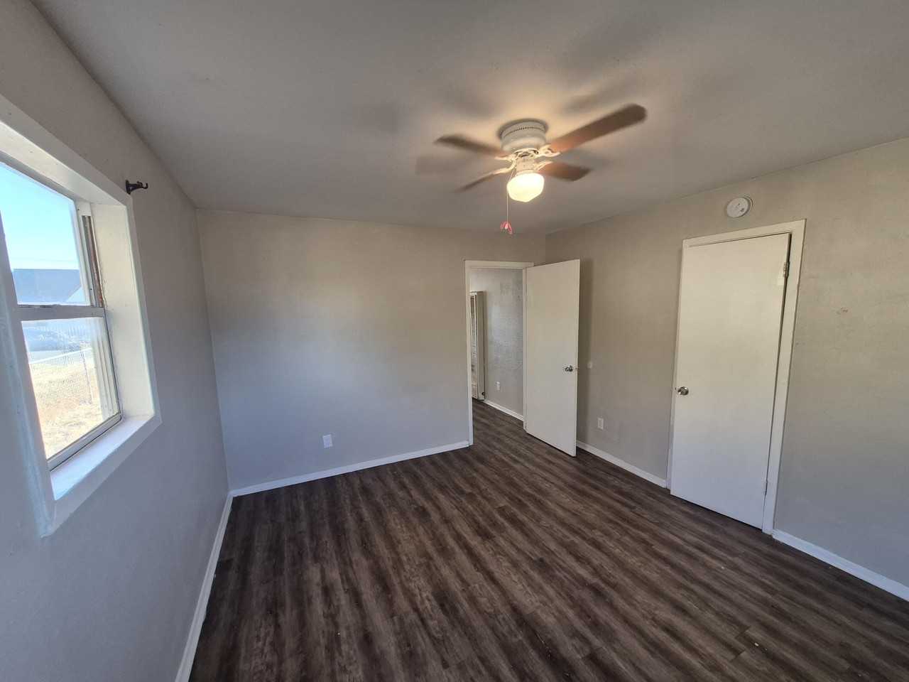 1116 41st St - Photo 7 of 10