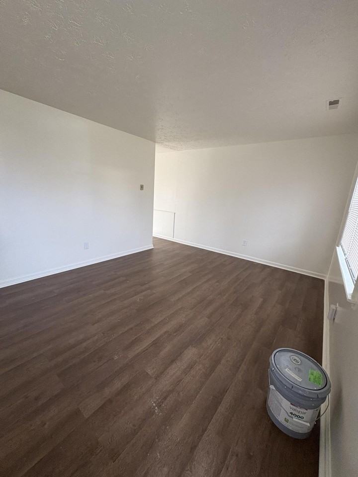 1280 Ascot Park - Photo 3 of 17